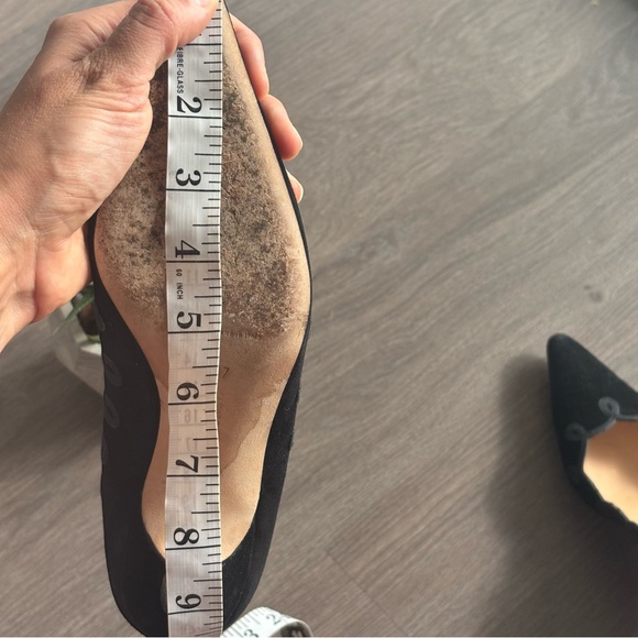 Manolo Blahnik Black Suede Kitten Heels with Swirl Piping Detail - Picture 2 of 11